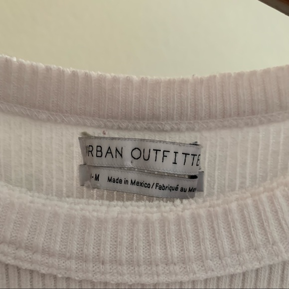 White top - Picture 2 of 2